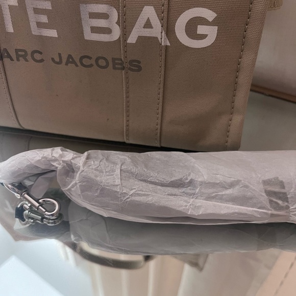 Marc Jacobs Tote Bag - Tan Canvas - Picture 3 of 10